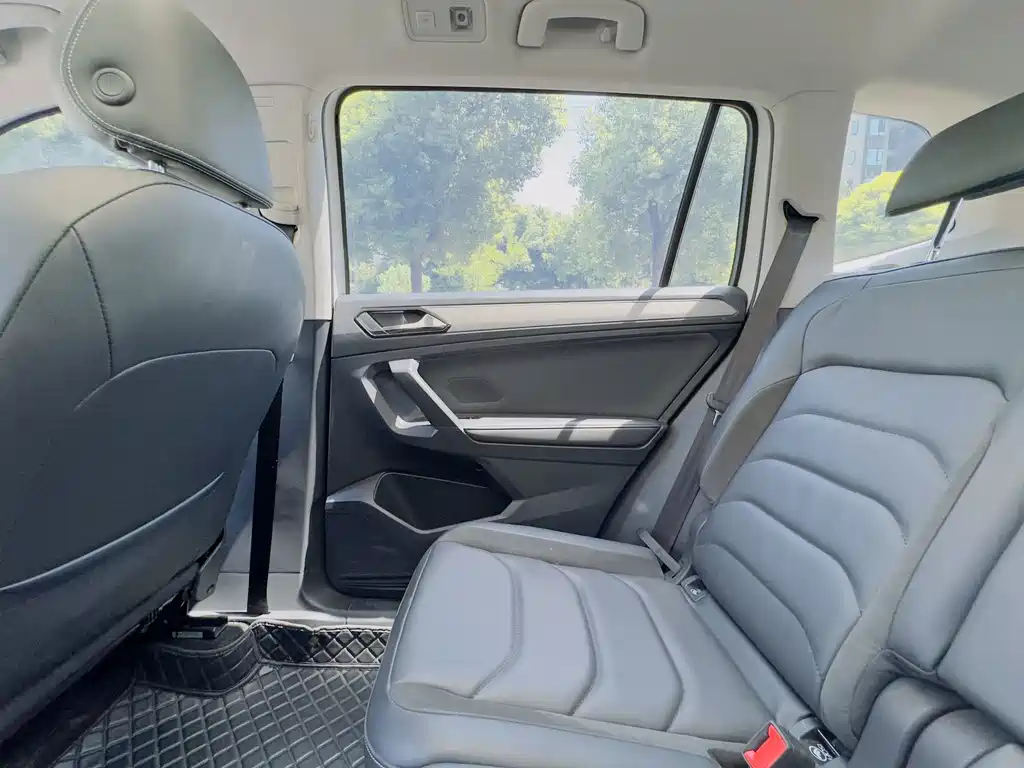 Volkswagen Tiguan L — миниатюра 16