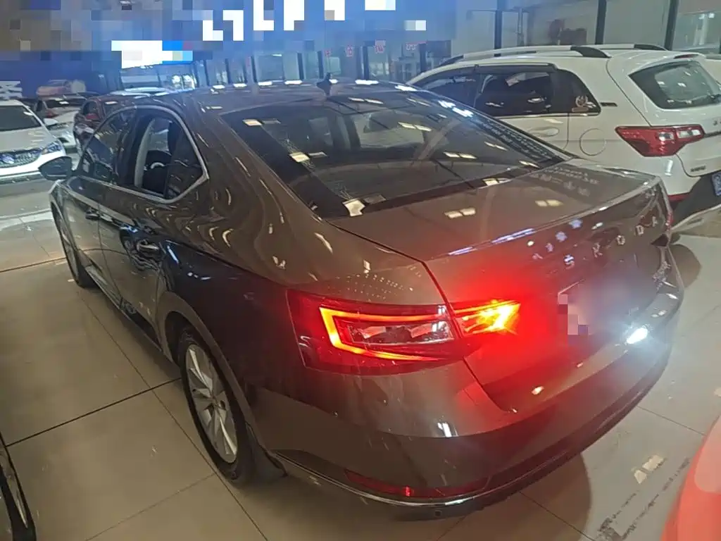Skoda Superb — миниатюра 5