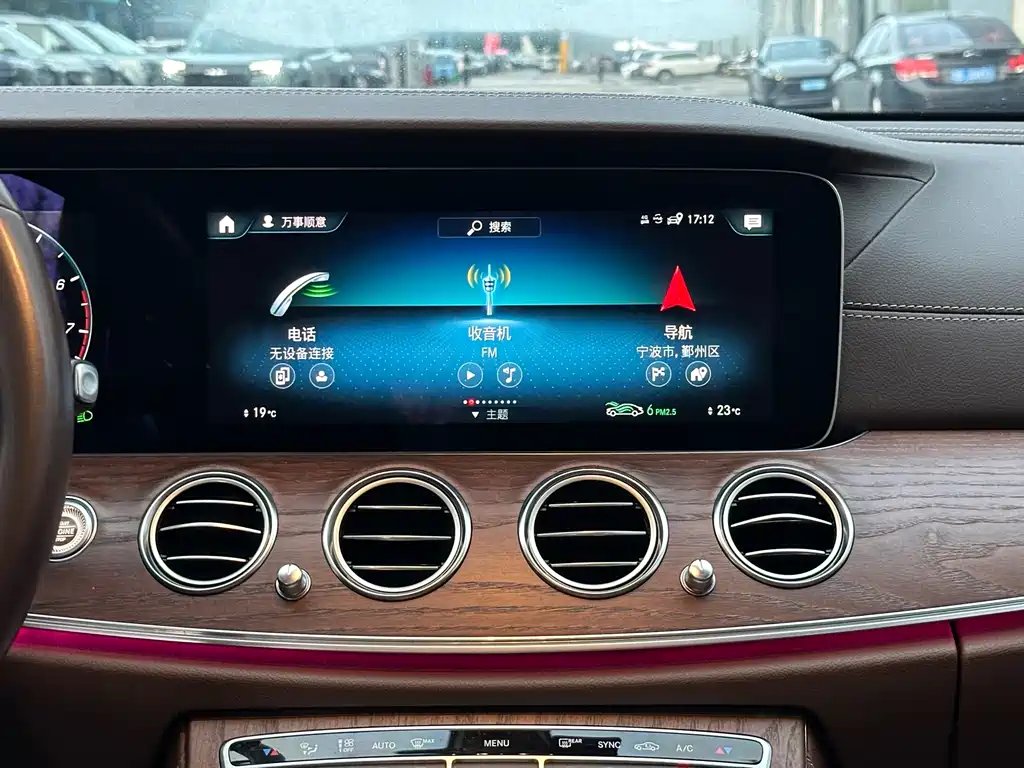 Mercedes-Benz E-Class — миниатюра 12
