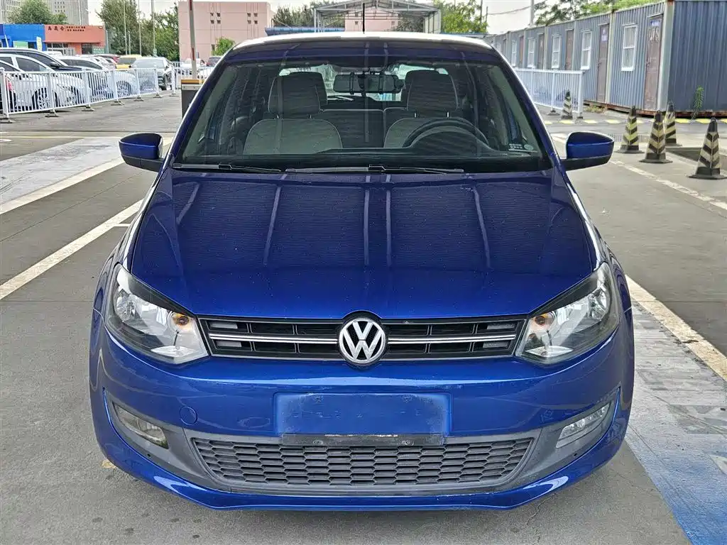 Volkswagen Polo 2011 1.4L AT