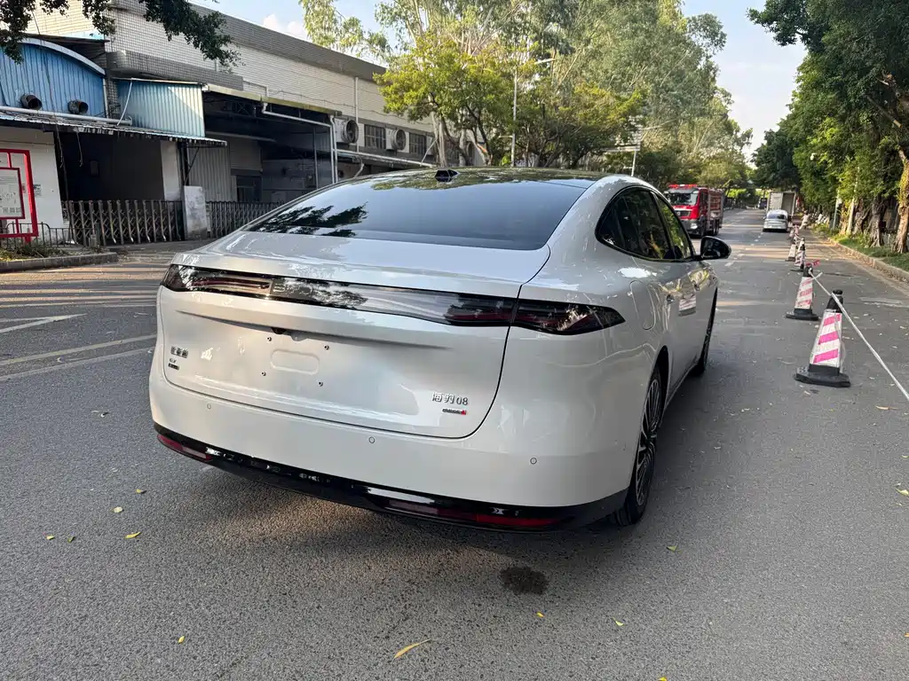 BYD 海豹08 — миниатюра 9
