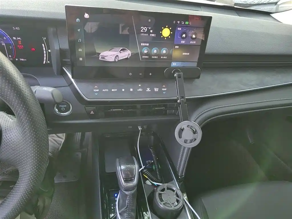 Toyota Camry 2024 2.0HE Elite
