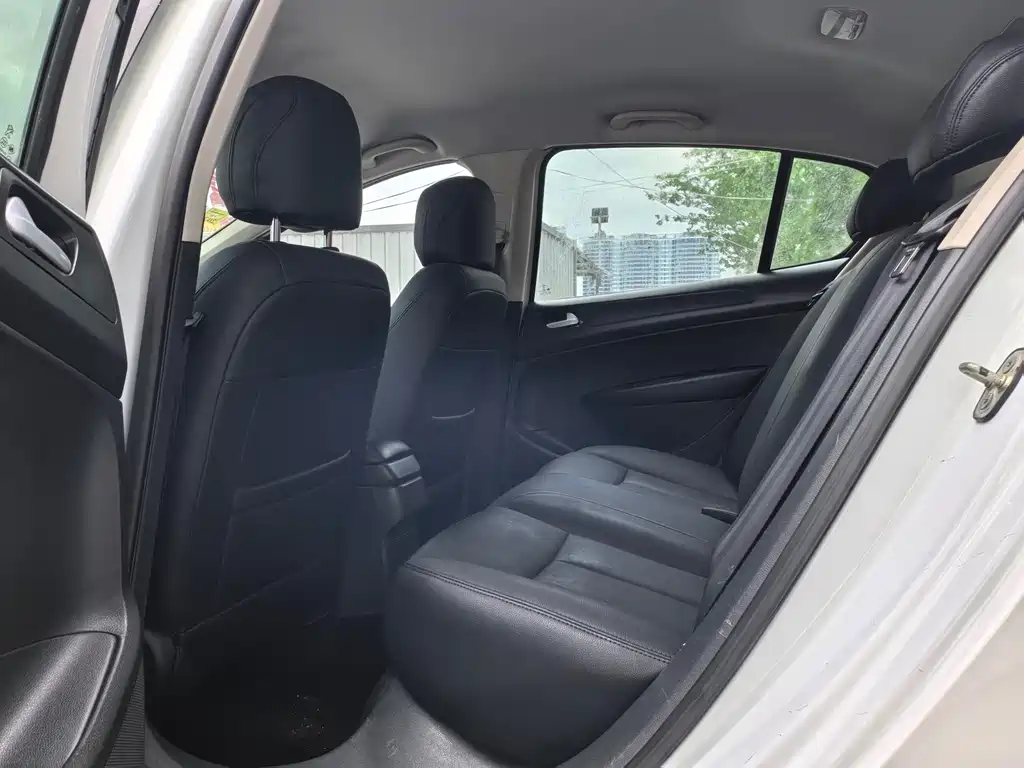 Peugeot 308 — миниатюра 4