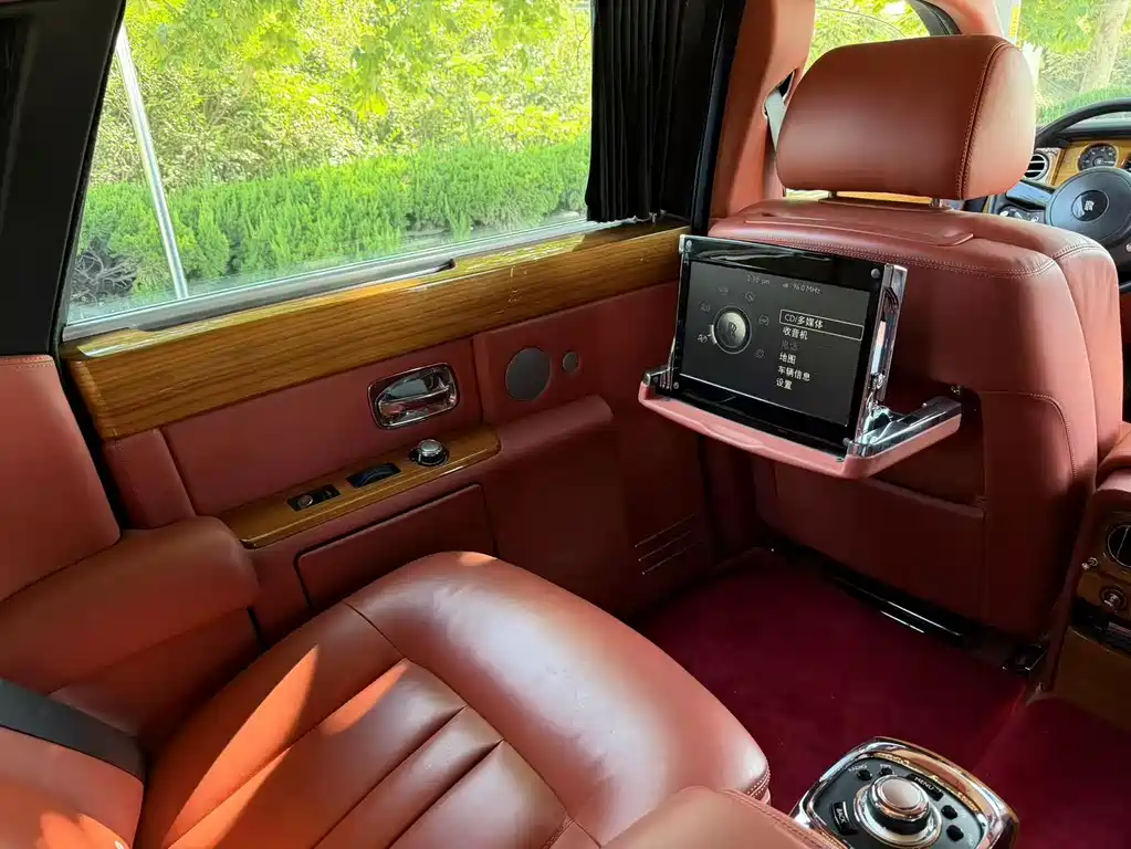 Rolls-Royce Phantom — миниатюра 6