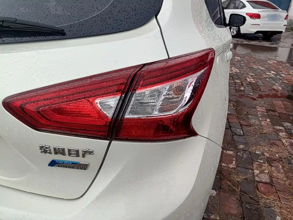 Nissan Tiida — миниатюра 8