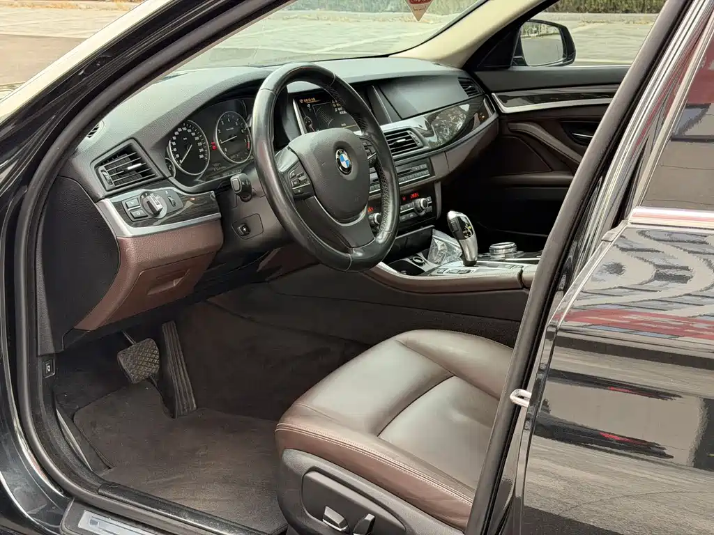 BMW 5 Series — миниатюра 8