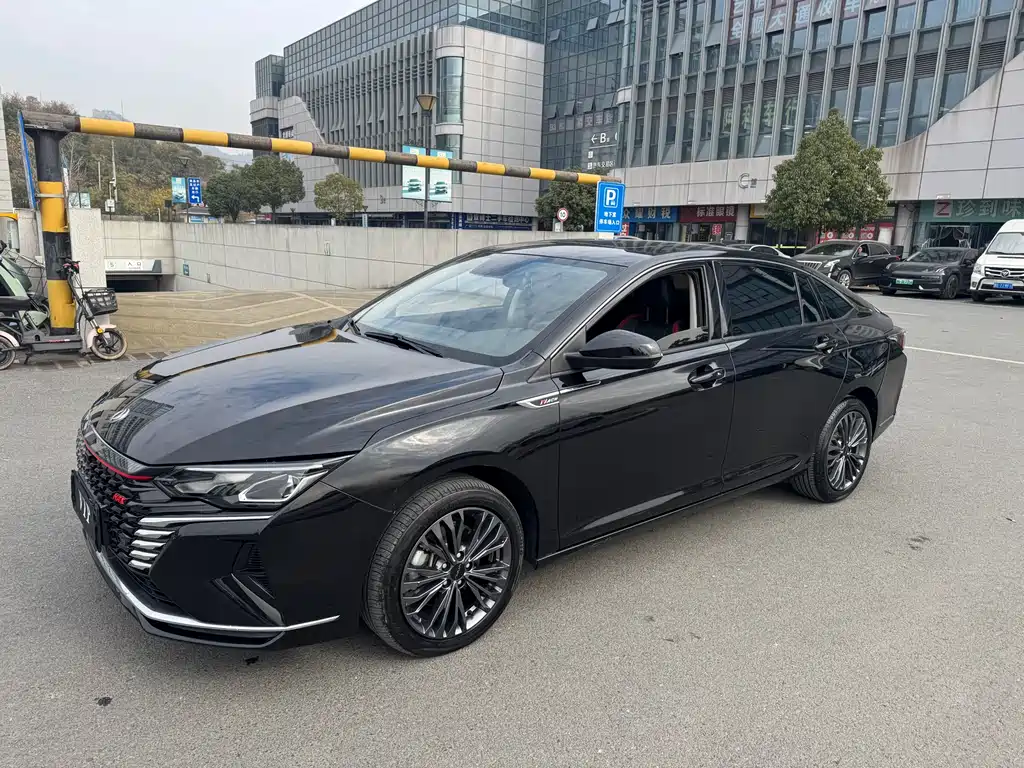 DONGFENG YI HYUN MAX