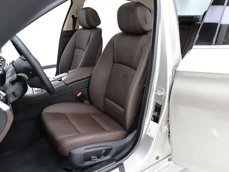 BMW 5 Series — миниатюра 7