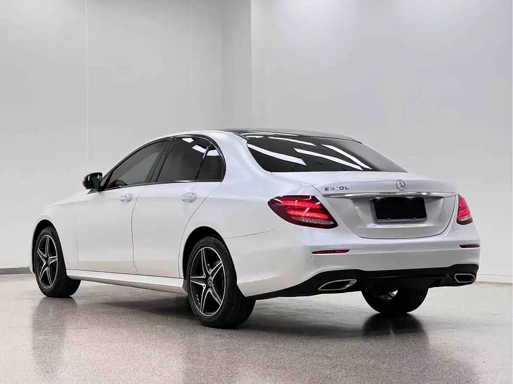 Mercedes-Benz E-Class (Import) — миниатюра 31