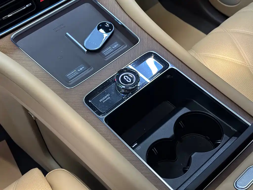 AITO ASK THE WORLD M9