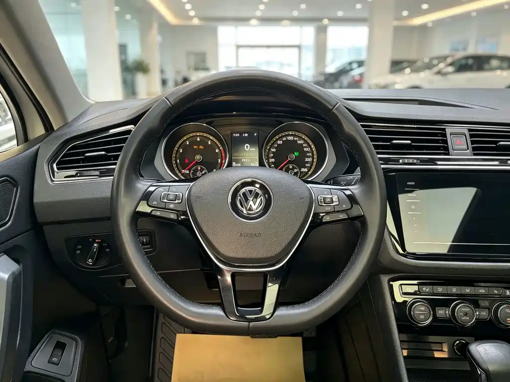 Volkswagen Tiguan L — миниатюра 14