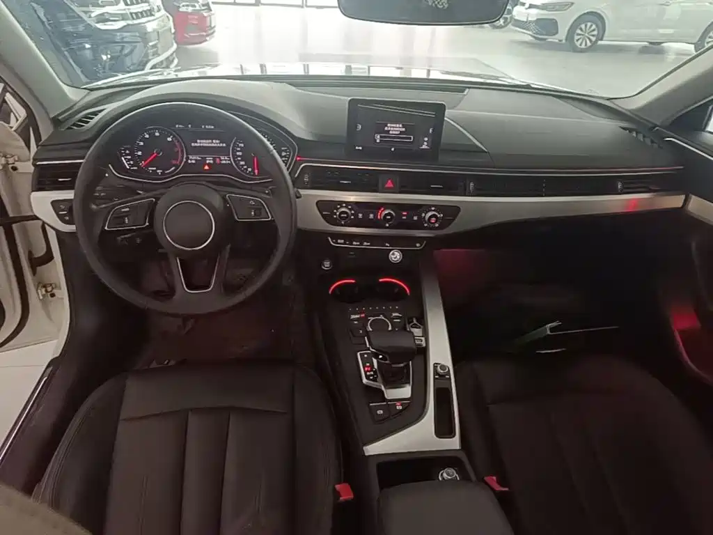 Audi A4L 2019 40 TFSI VI
