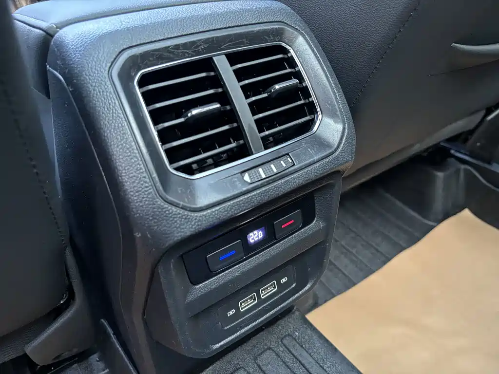 Volkswagen Tiguan L — миниатюра 18