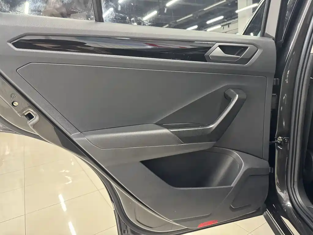 Volkswagen T-Roc 2022 280TSI DSG PLUS