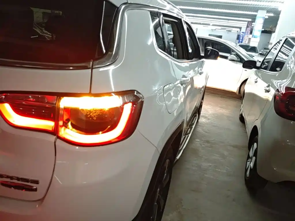 Jeep Compass — миниатюра 8