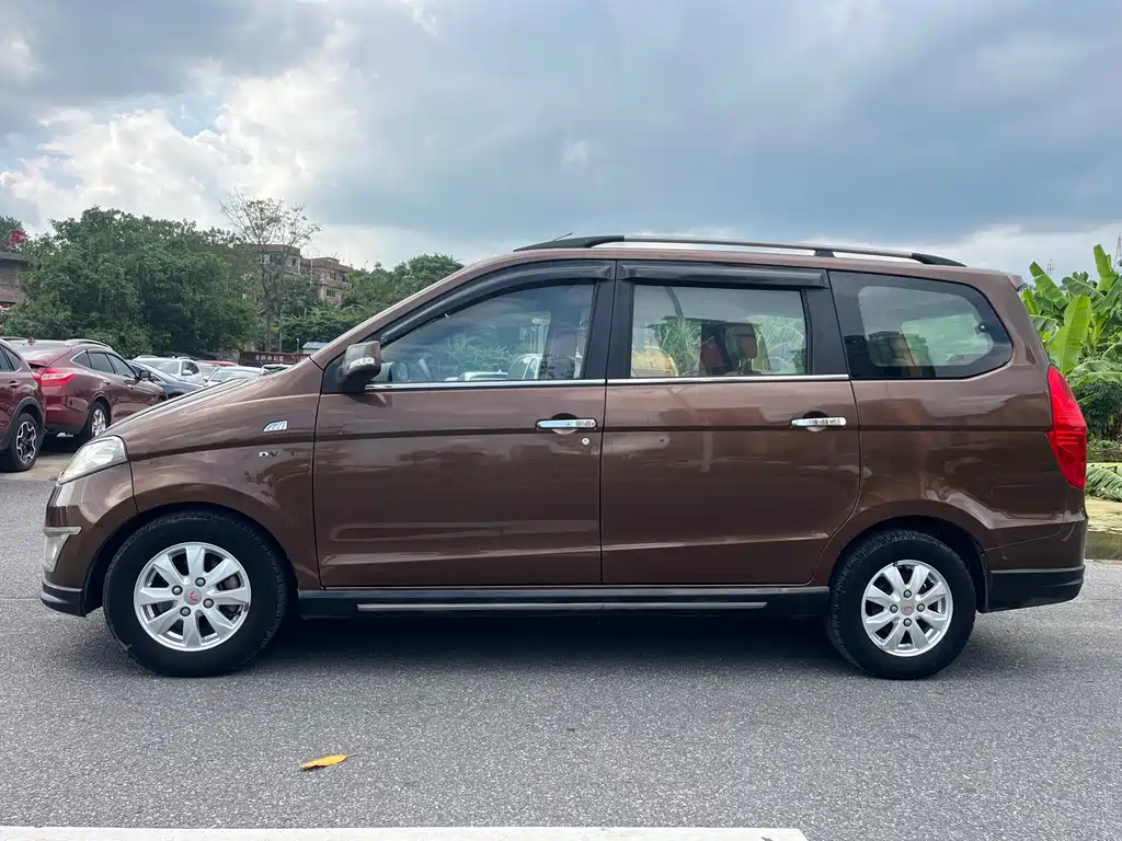 Wuling Hongguang — миниатюра 6