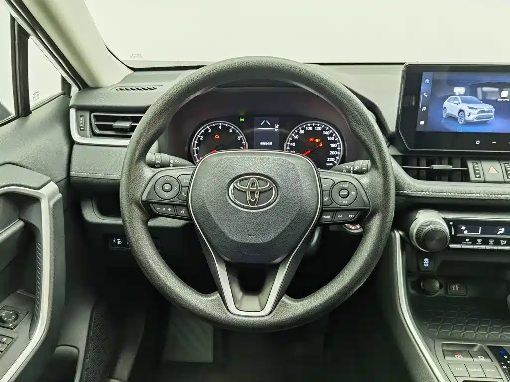 Toyota RAV4 — миниатюра 11