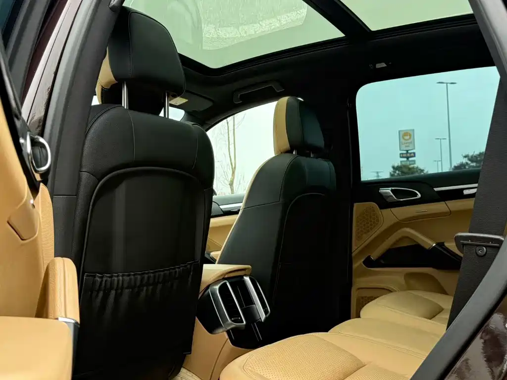 Porsche Cayenne — миниатюра 5
