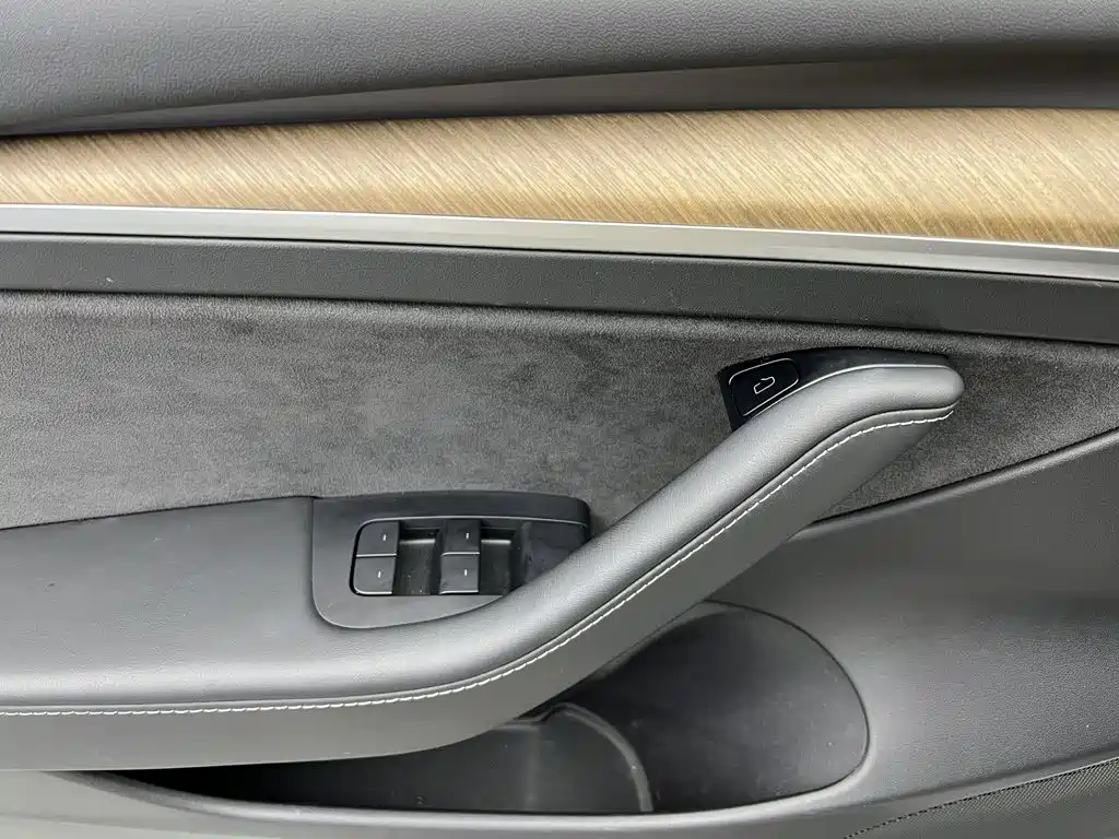 Tesla Model 3 — миниатюра 13