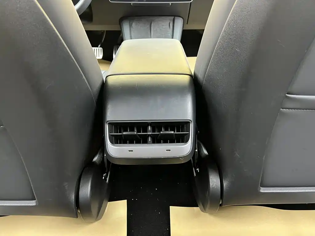 Tesla Model 3 — миниатюра 17