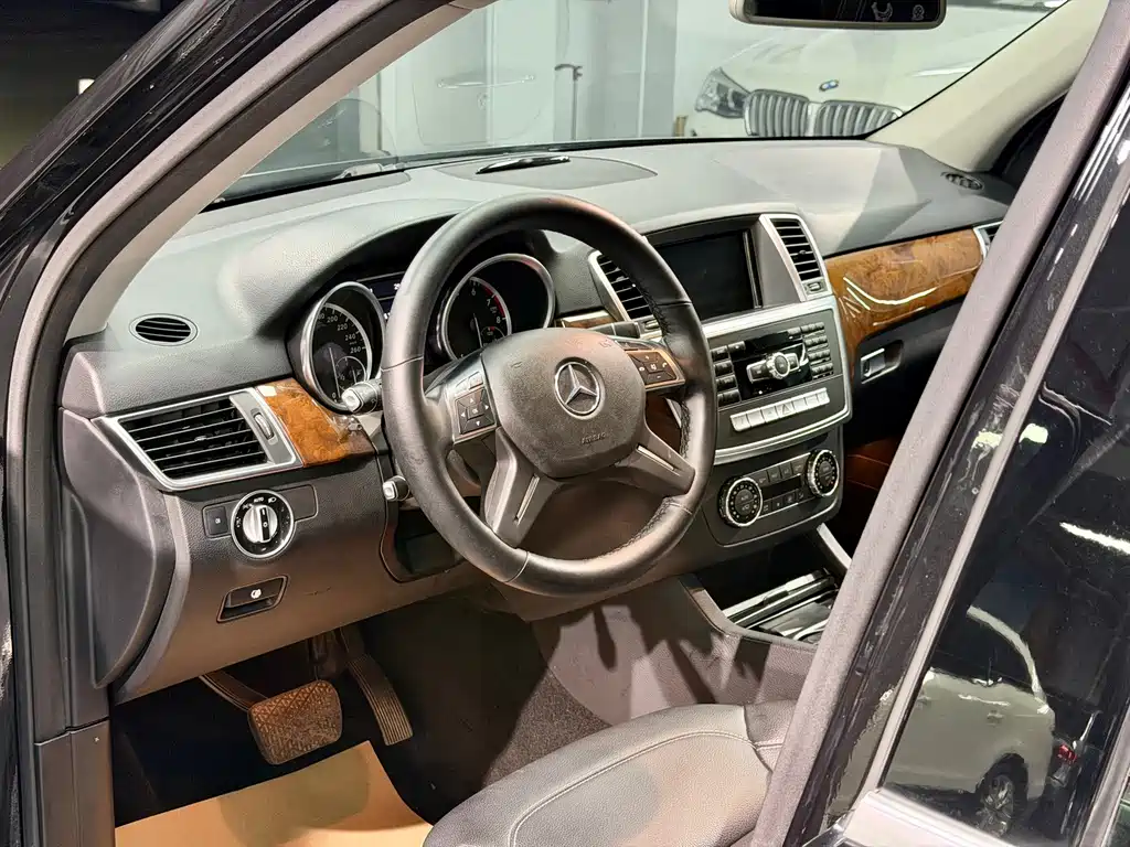 Mercedes-Benz M-Class — миниатюра 9