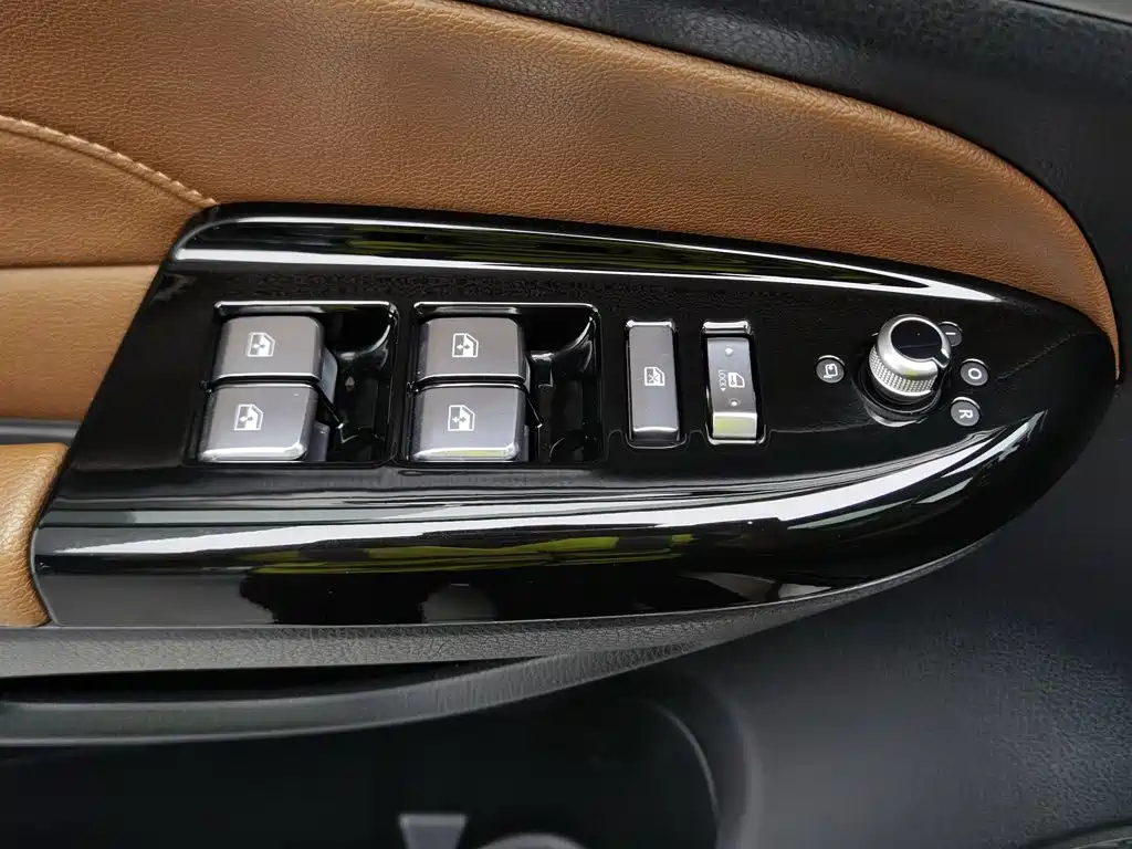 Changan CS95 — миниатюра 9