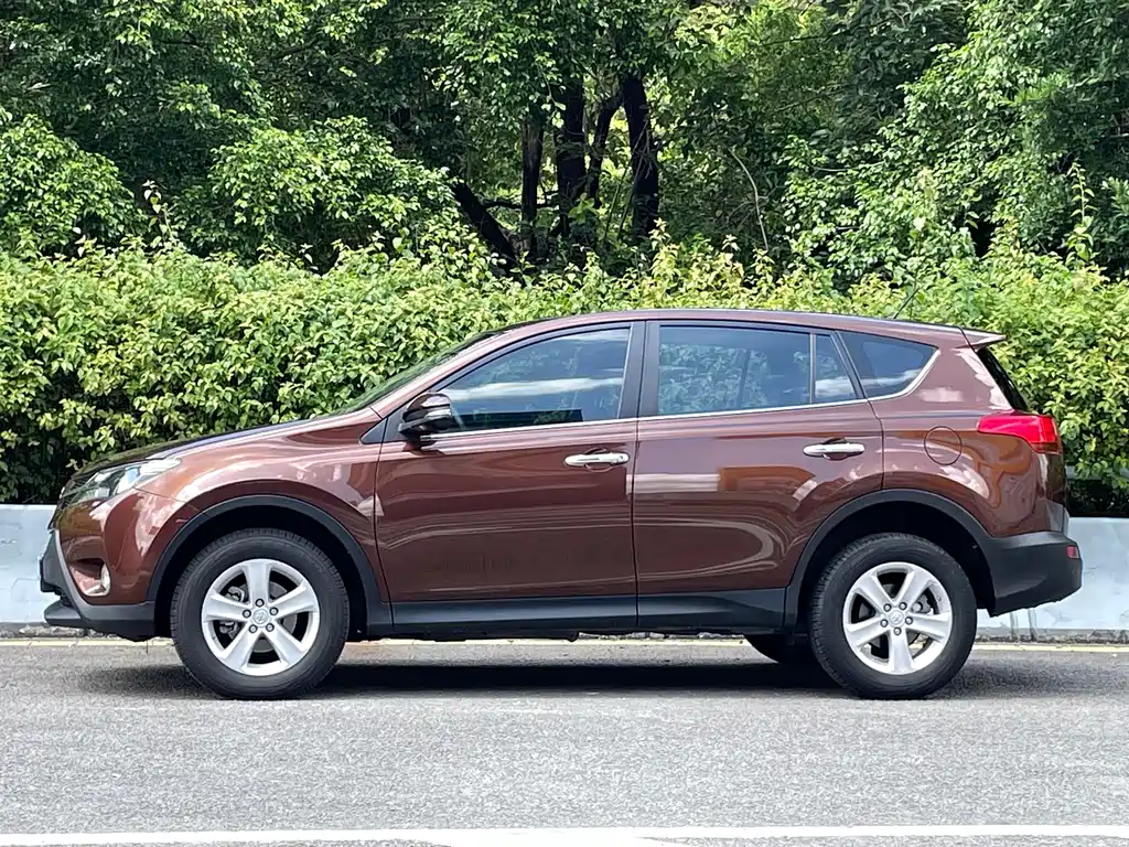 Toyota RAV4 — миниатюра 4