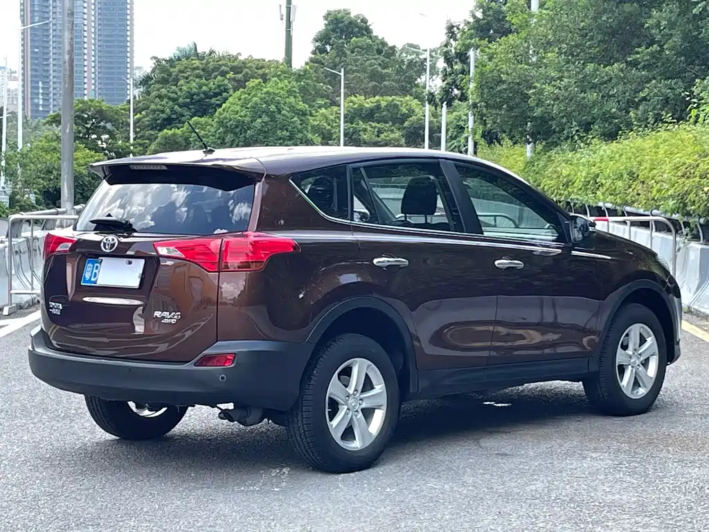 Toyota RAV4 — миниатюра 3