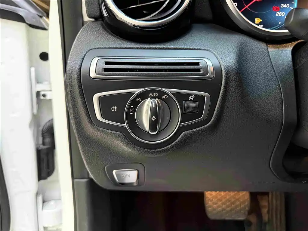 Mercedes-Benz C-Class — миниатюра 15