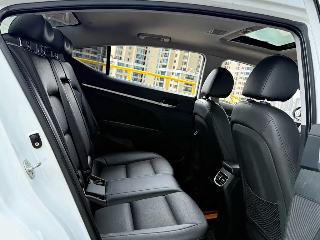 Hyundai Elantra — миниатюра 9