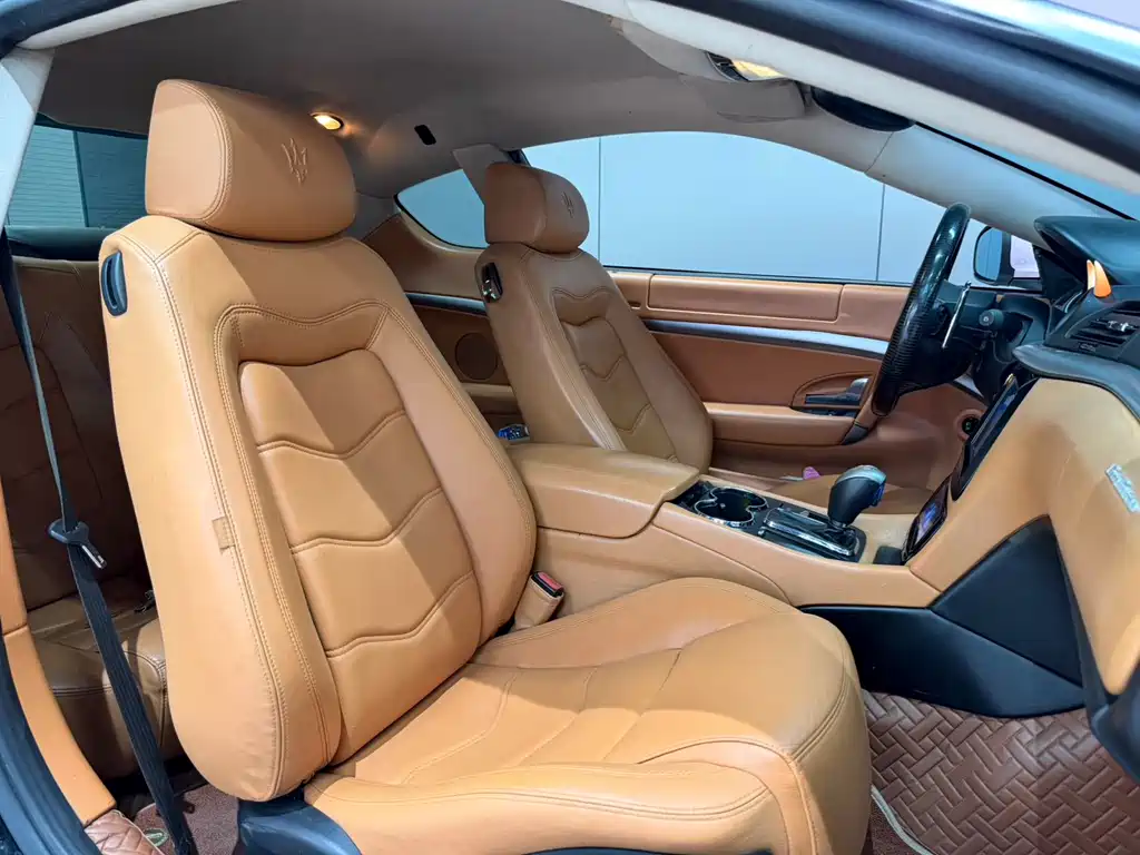 Maserati GranTurismo — миниатюра 8