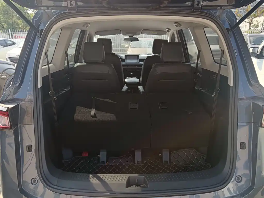 Wuling Jiachen — миниатюра 4