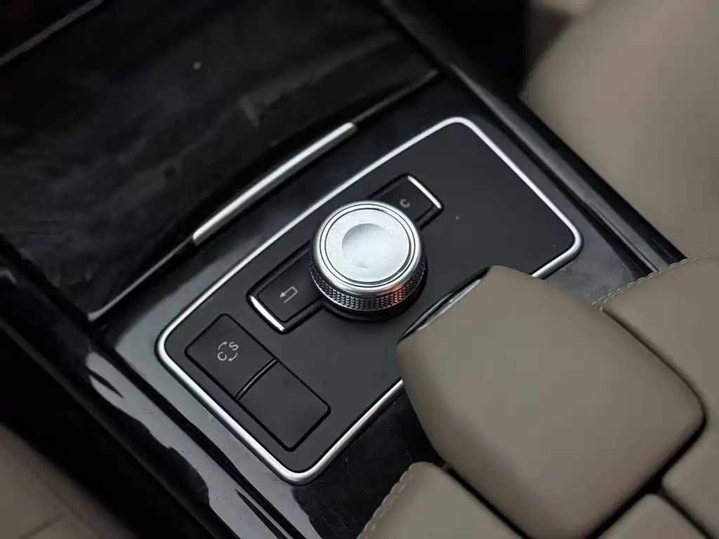 Mercedes-Benz E-Class (Import) — миниатюра 15