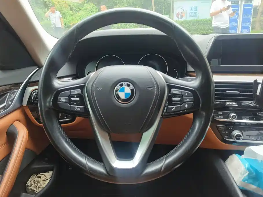 BMW 5 Series — миниатюра 15