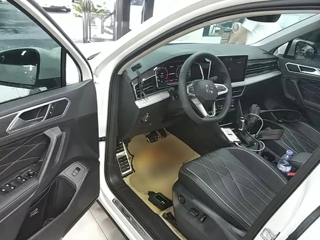Volkswagen Tiguan L — миниатюра 16