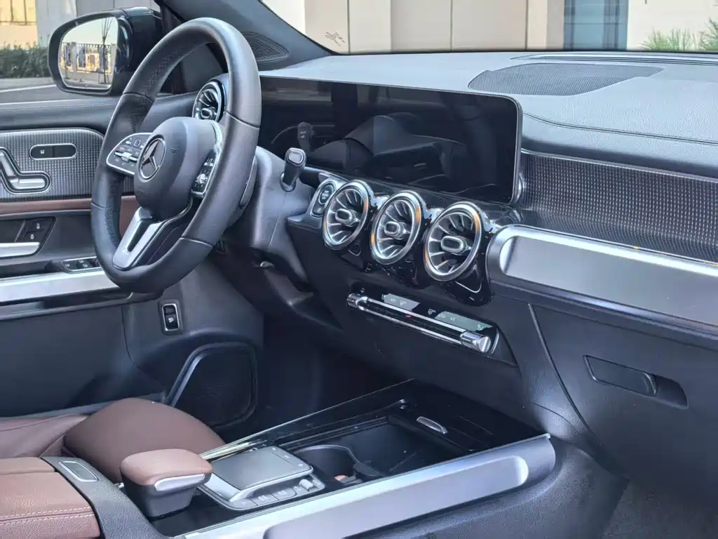 Mercedes-Benz GLB — миниатюра 8