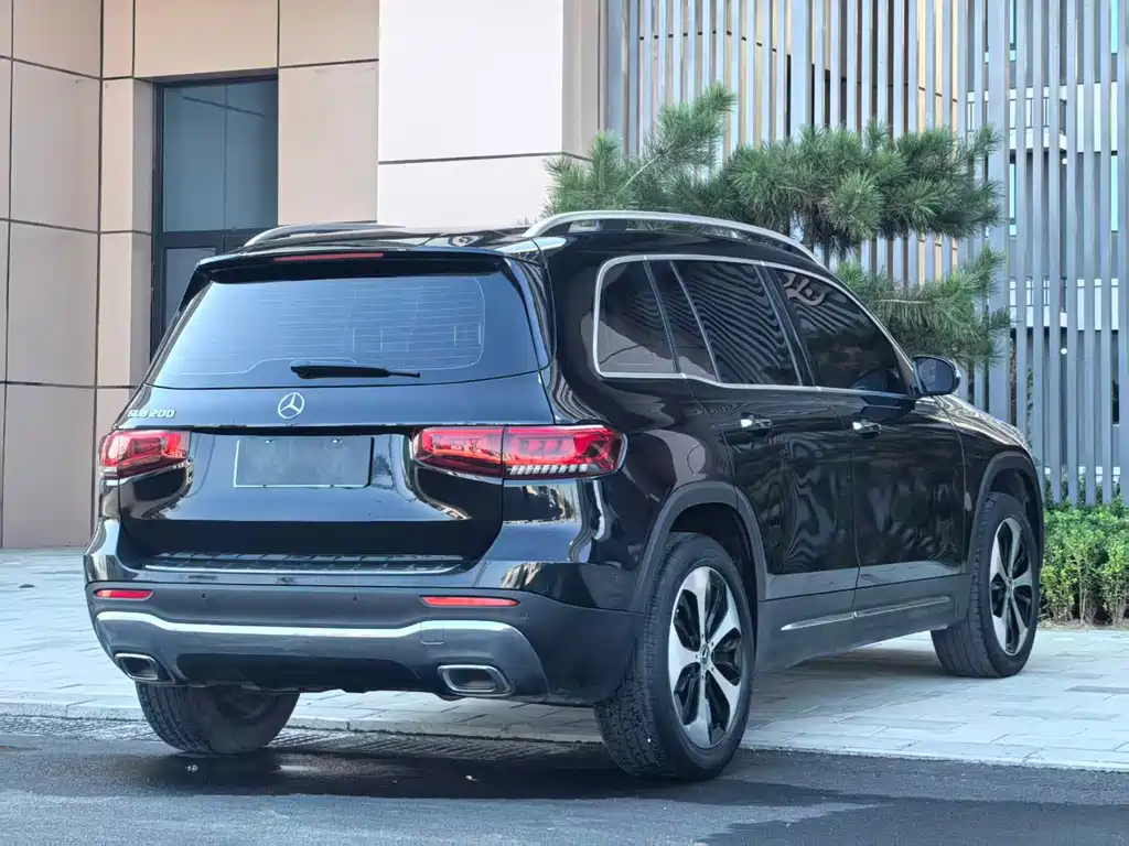 Mercedes-Benz GLB — миниатюра 10