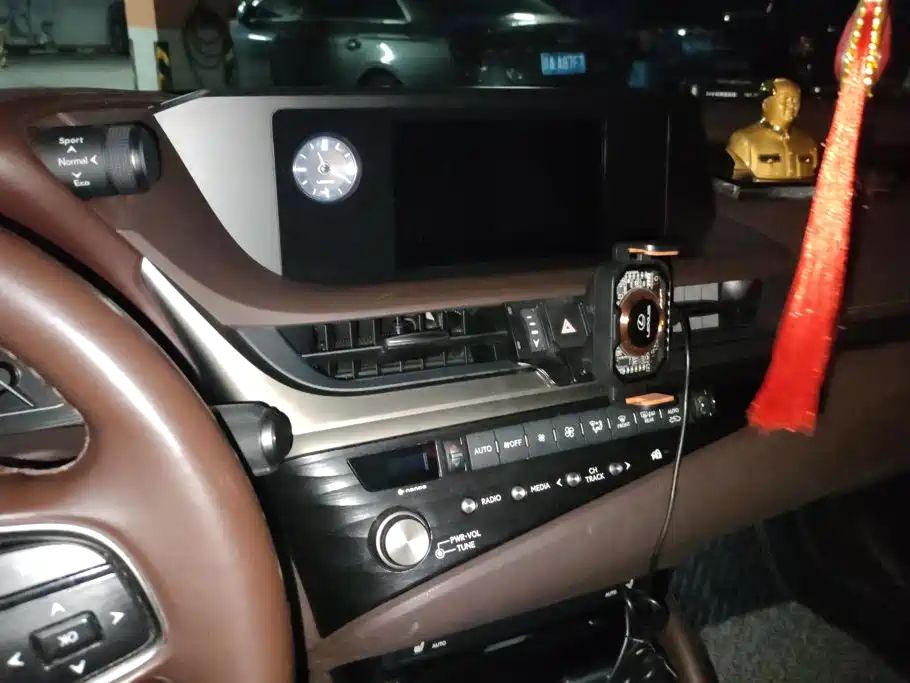 Lexus ES — миниатюра 13