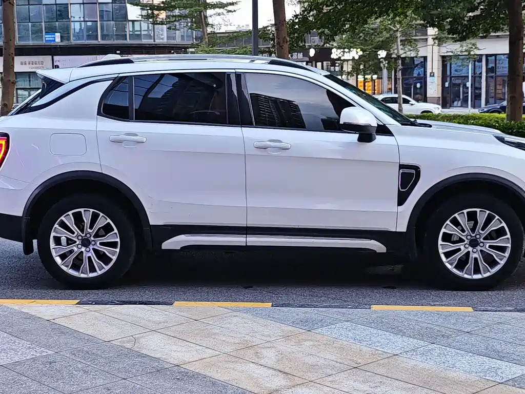 Lynk & Co 01 — миниатюра 17