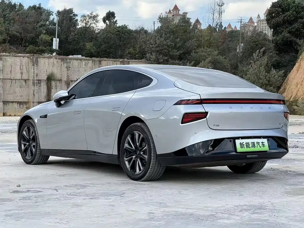 XPeng P7 — миниатюра 10