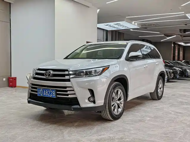 TOYOTA HIGHLANDER