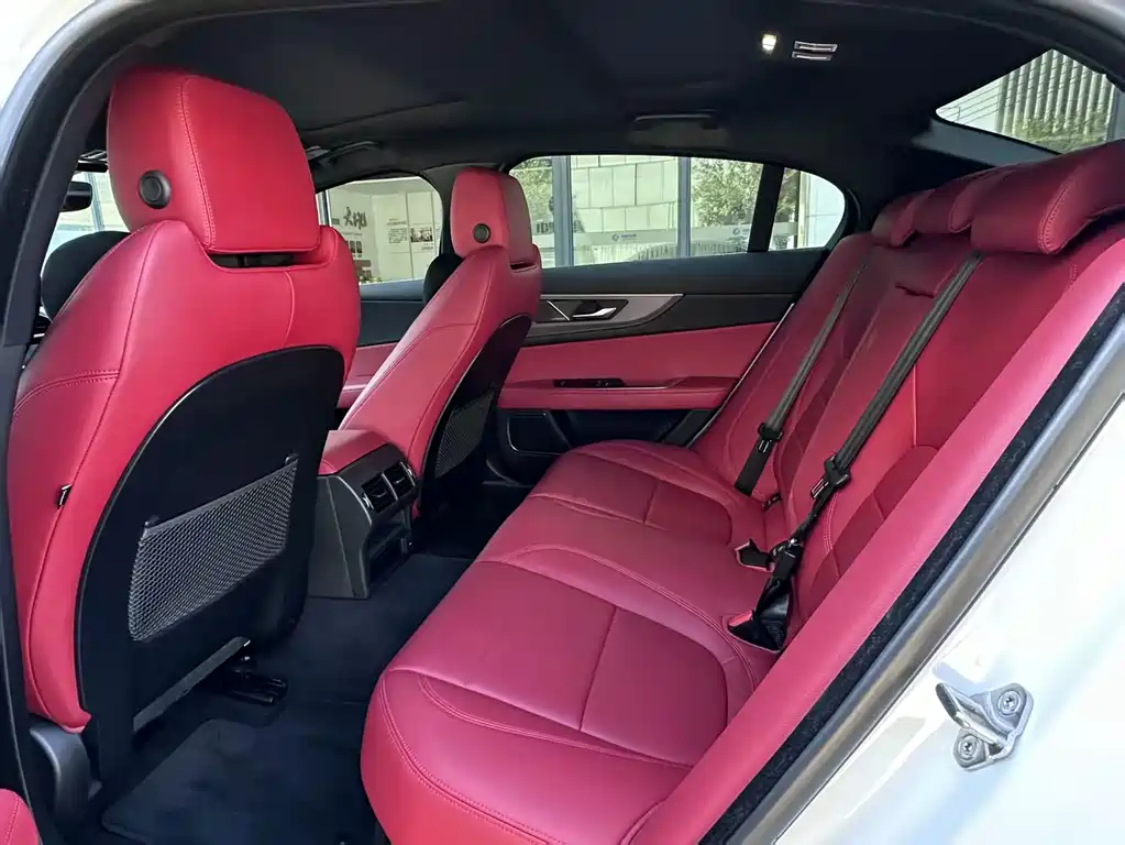 Jaguar XEL — миниатюра 6
