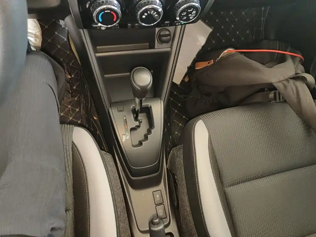 Toyota Yaris L — миниатюра 14