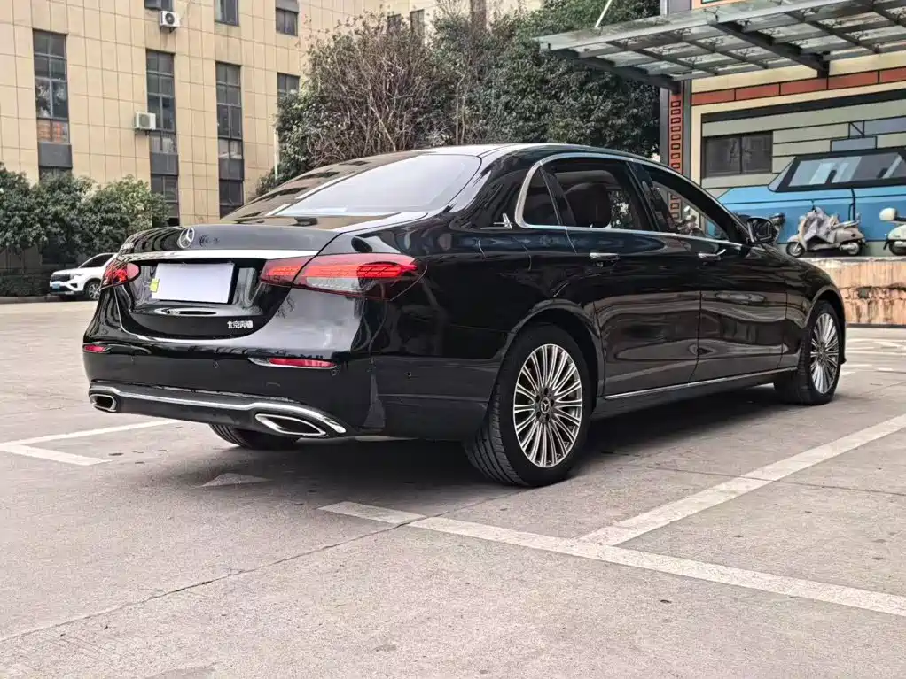 Mercedes-Benz E-Class — миниатюра 18