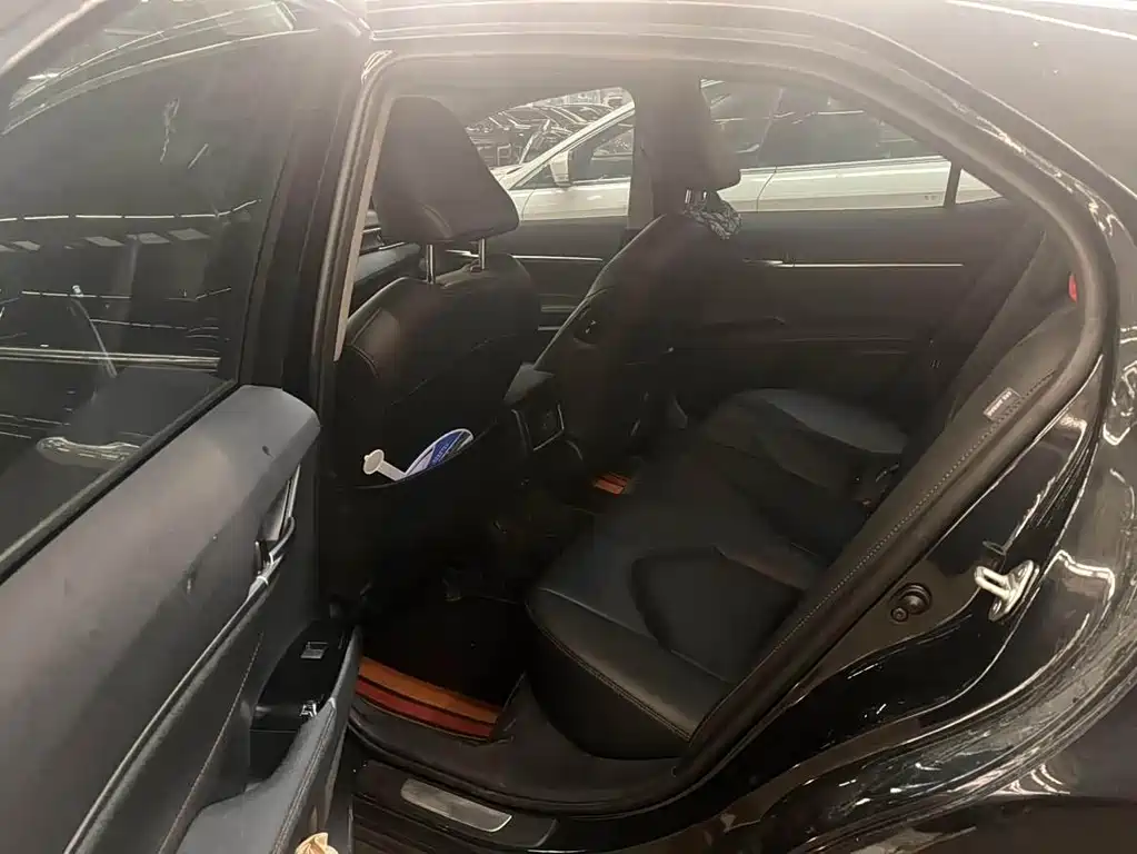 Toyota Camry — миниатюра 6