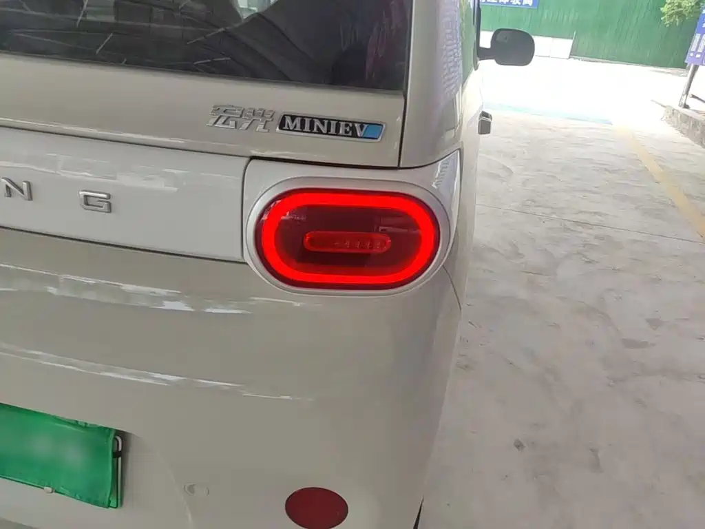 Wuling MINIEV — миниатюра 8