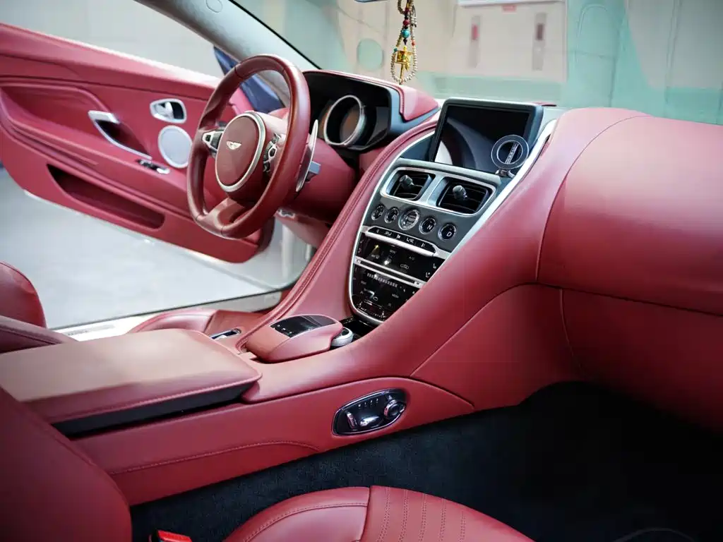 Aston Martin DB11 — миниатюра 38