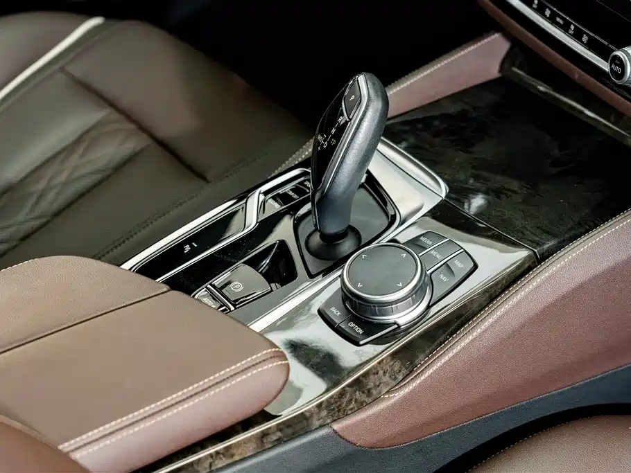 BMW 5 Series — миниатюра 18