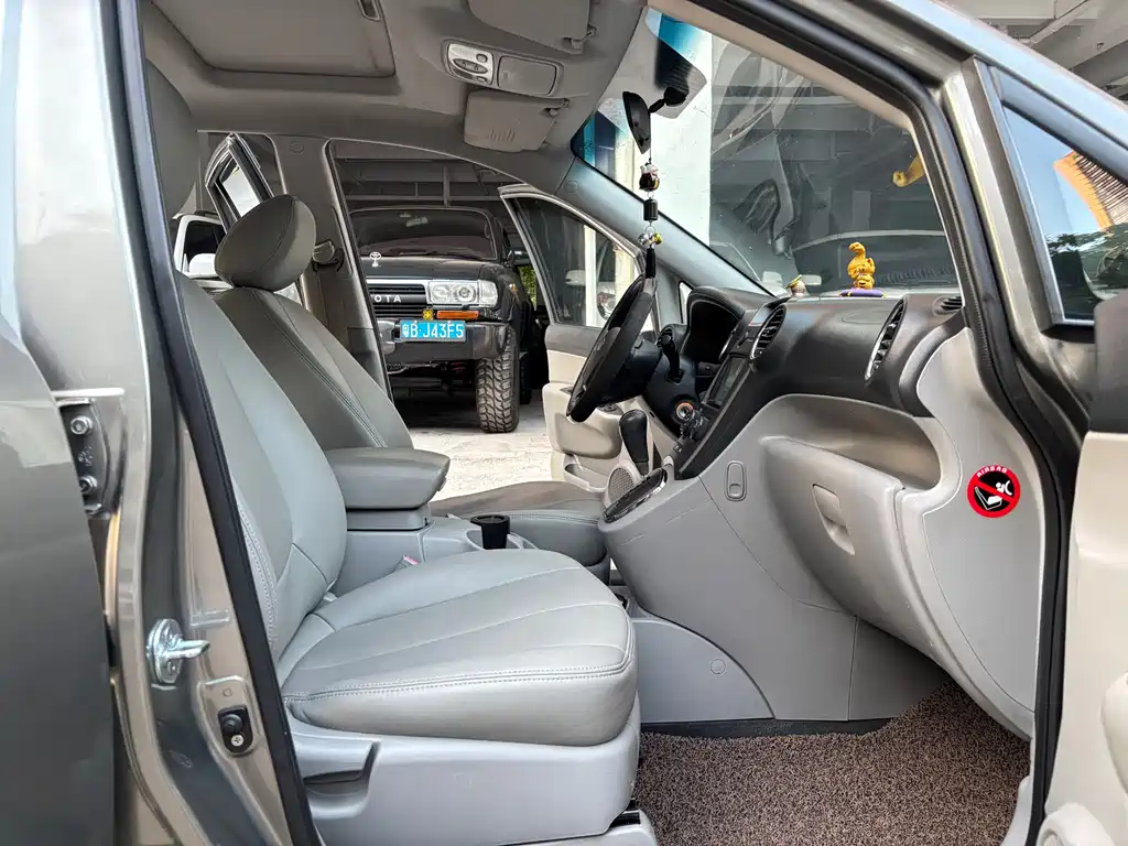 Kia Carens — миниатюра 12