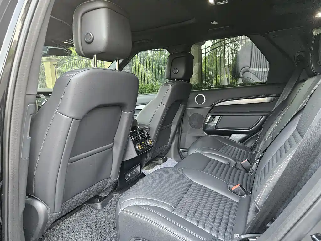 Land Rover Discovery 2025 360PS Dynamic SE